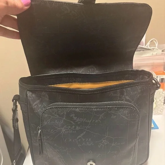 Patricia Nash black crossbody purse. Several compartments. Very versatile - Picture 5 of 10